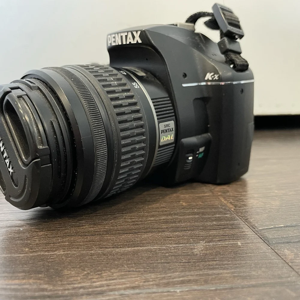 Pentax K-x 12.4mp Digital SLR w/ SMC Pentax DAL 18-55mm f/3.5-5.6 Lens Kit DSLR